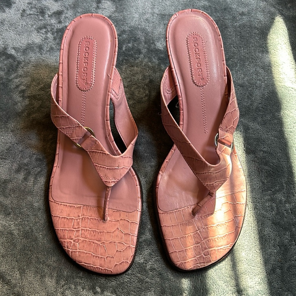 Pink leather Rockport heeled sandal sz 8.5 WIDE